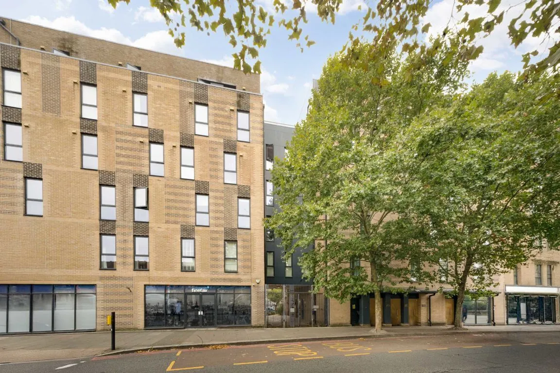 2 bed flat for sale, Clarence Avenue, Gants Hill