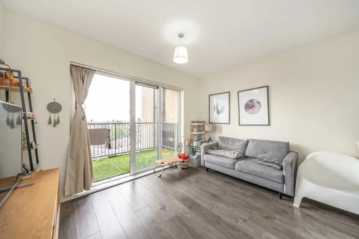 Clarence Avenue, Gants Hill, photo 4