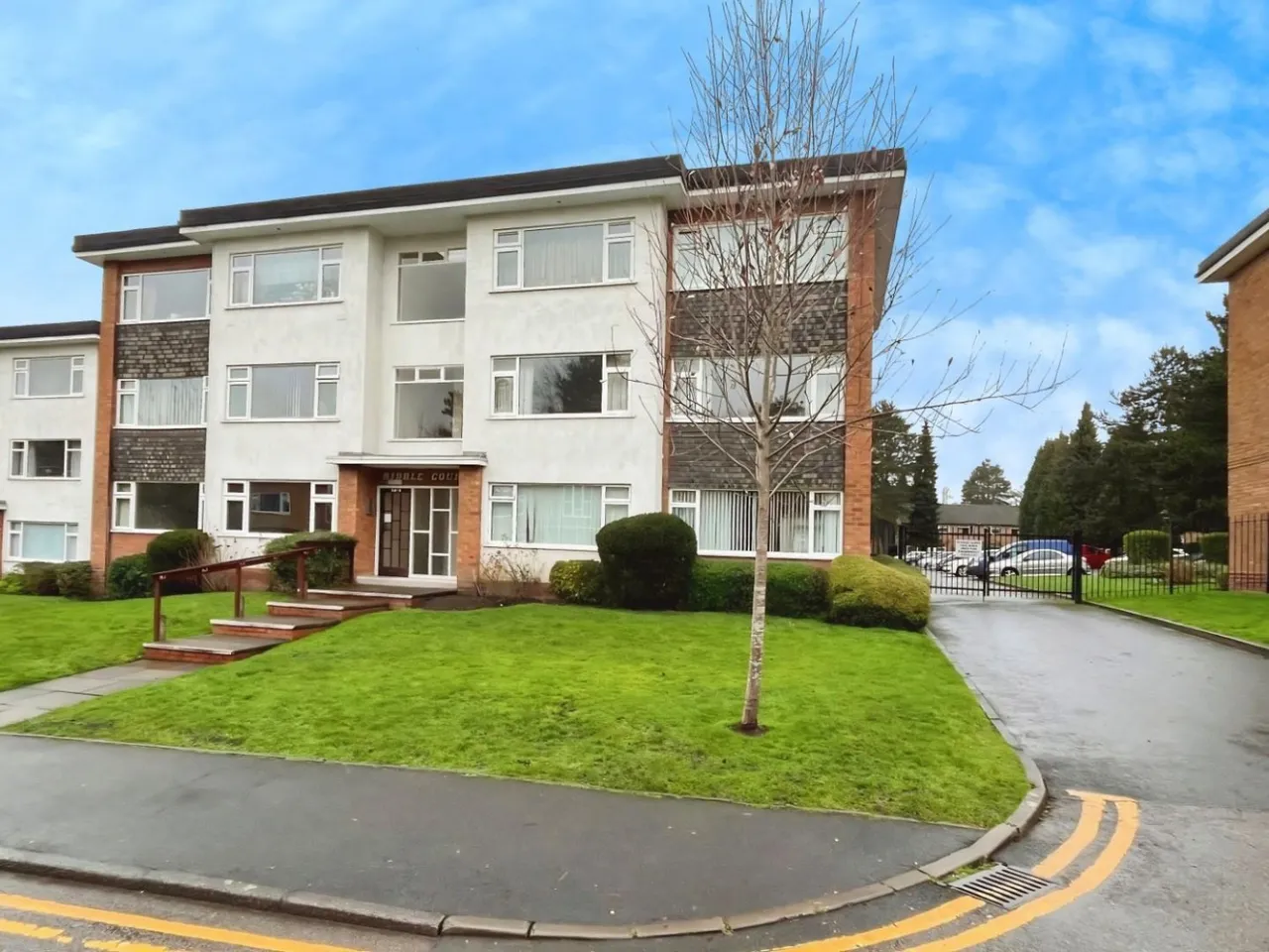 2 bed flat for sale — Garrard Gardens, Sutton Coldfield