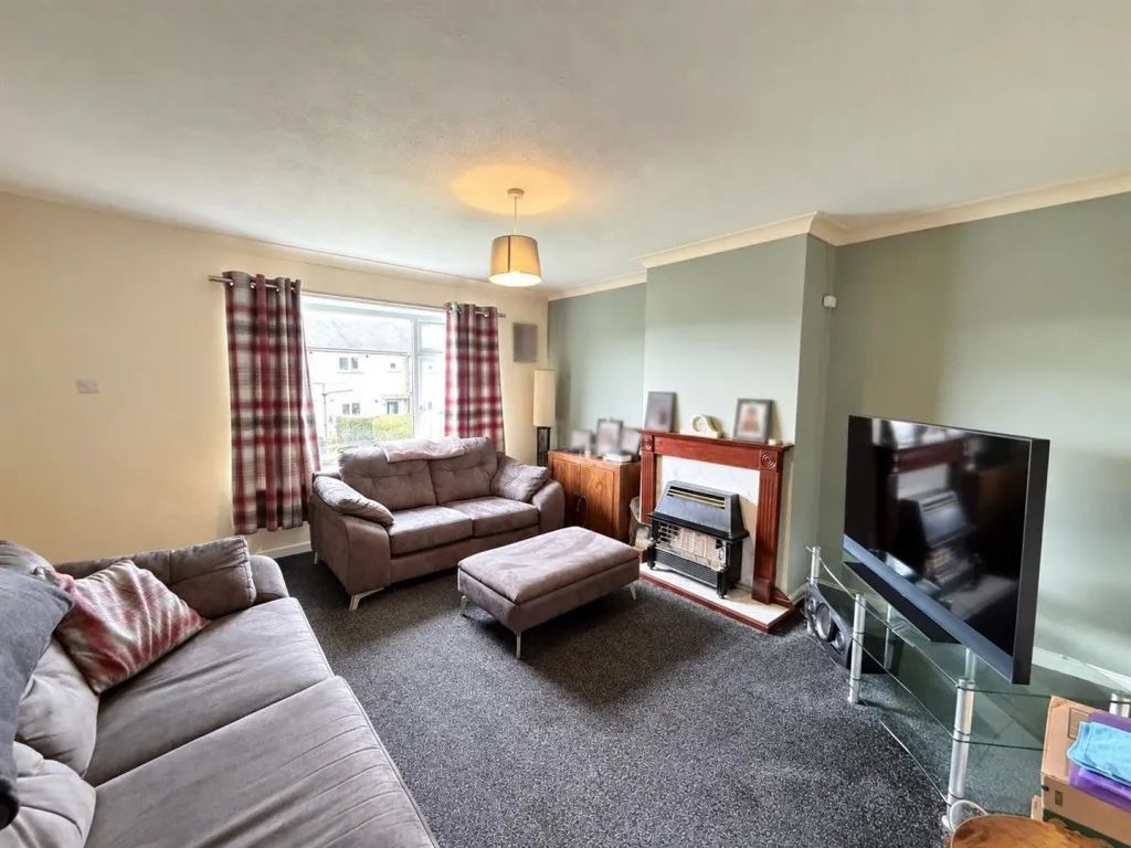Windsor Crescent, Oakworth, BD22, photo 2