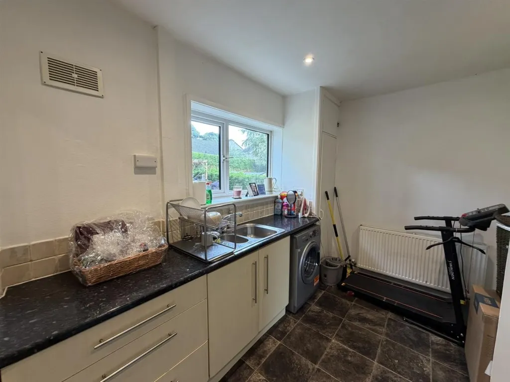Windsor Crescent, Oakworth, BD22, photo 5