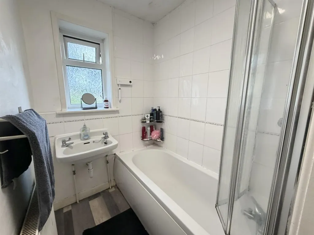 Windsor Crescent, Oakworth, BD22, photo 9