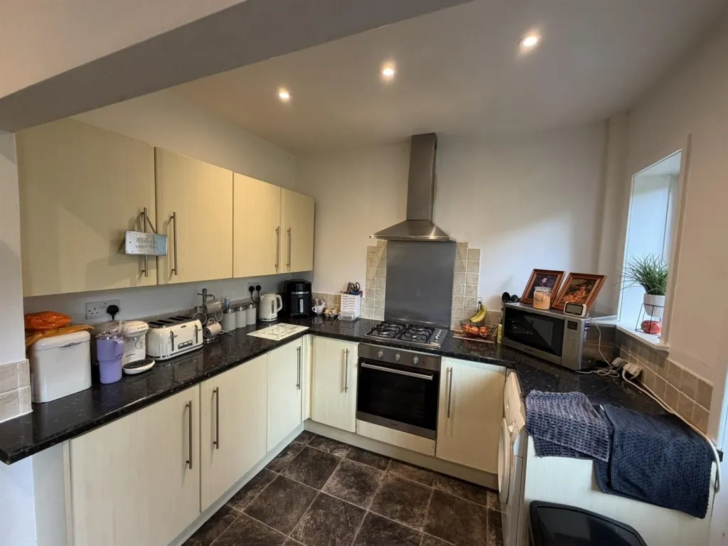 Windsor Crescent, Oakworth, BD22, photo 6