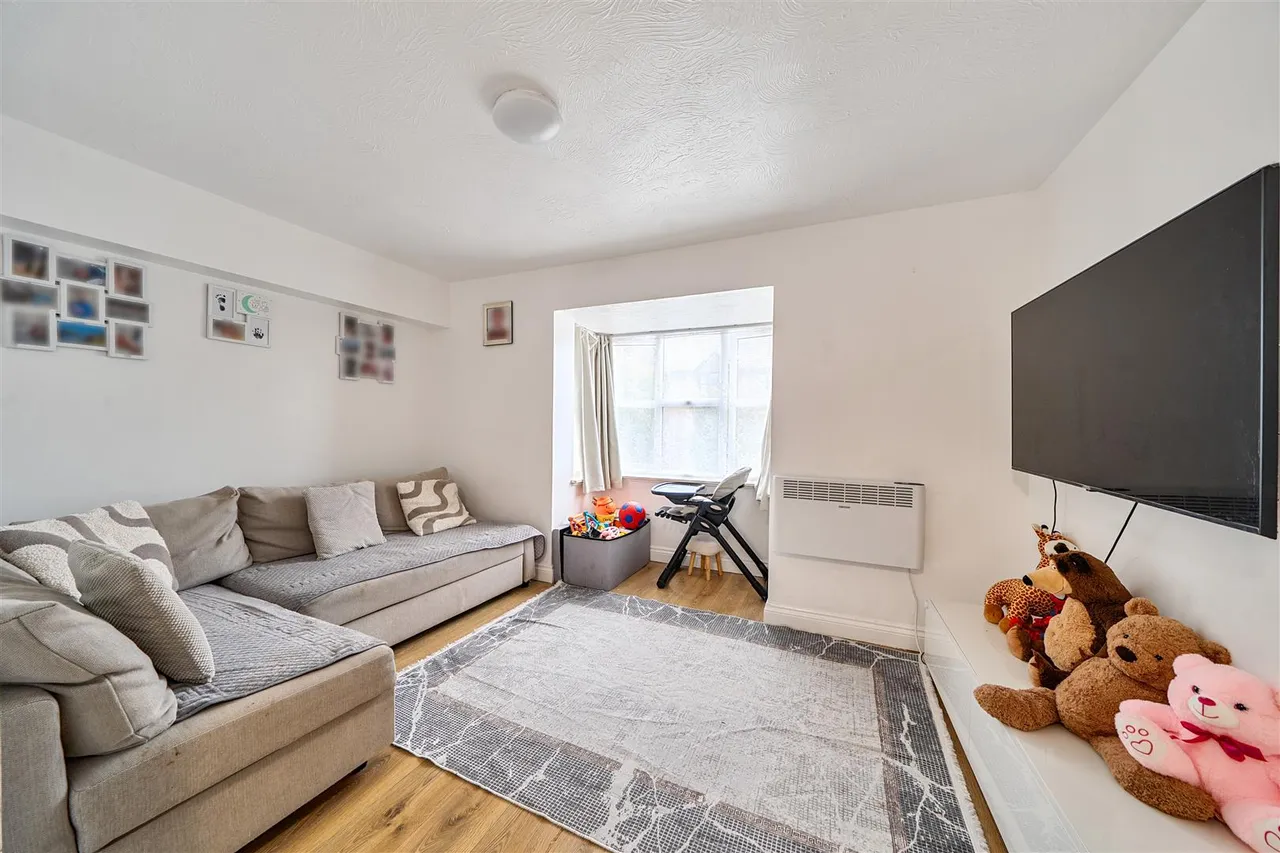 Conifer Way, Wembley, photo 2