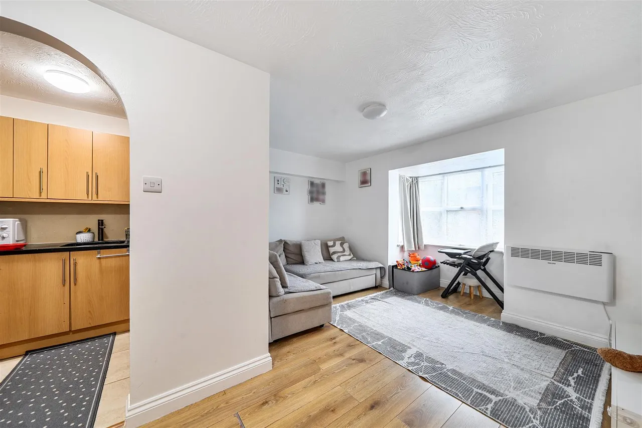 Conifer Way, Wembley, photo 4