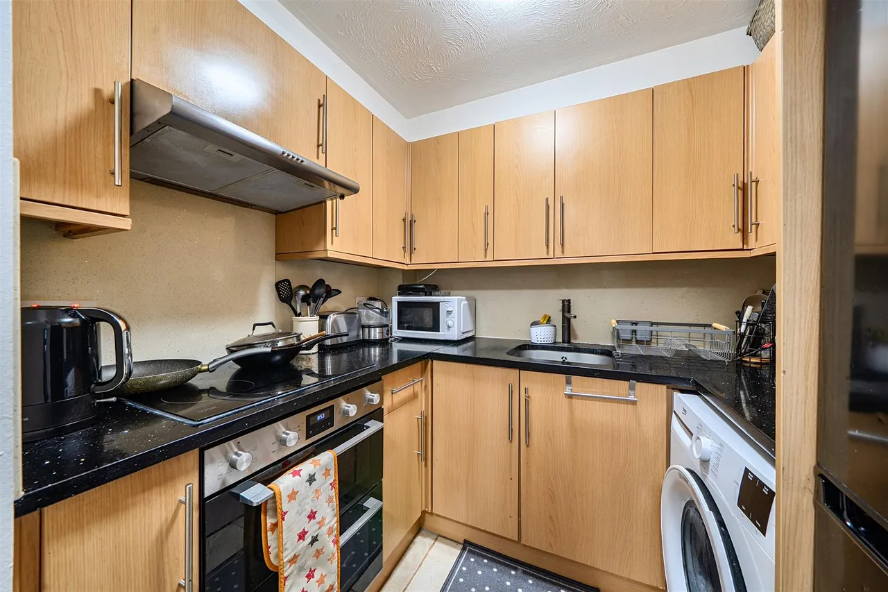 Conifer Way, Wembley, photo 5