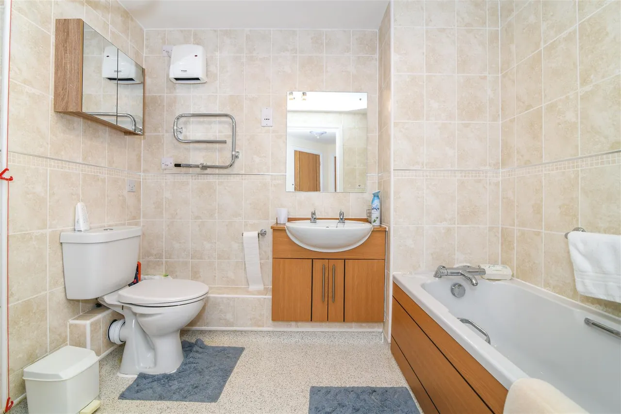 Victoria Road, Malvern, WR14, photo 5