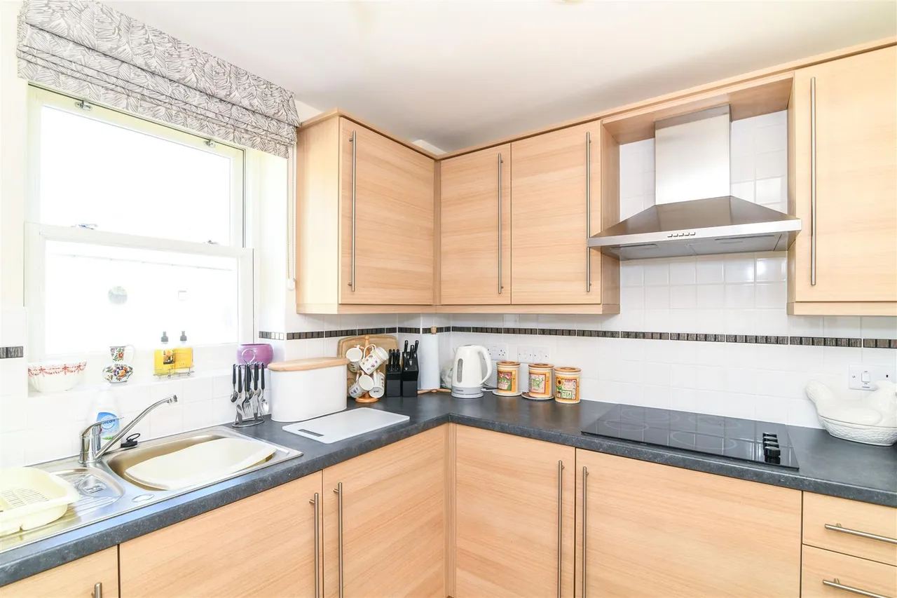 Victoria Road, Malvern, WR14, photo 4