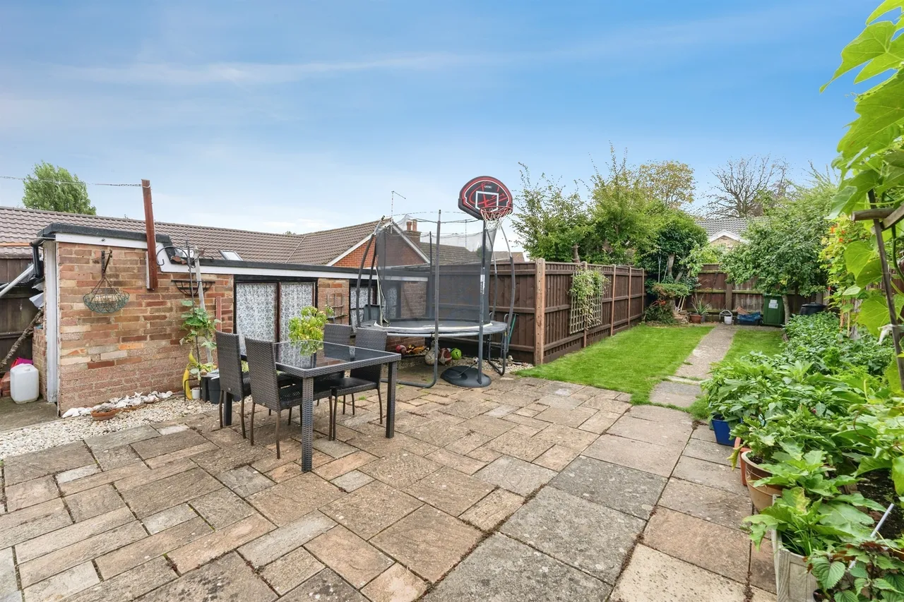 Woodfield Avenue, Huntingdon, PE26, photo 16