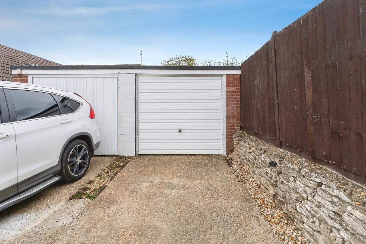 Woodfield Avenue, Huntingdon, PE26, photo 18