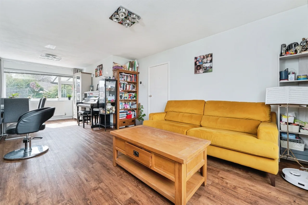 Woodfield Avenue, Huntingdon, PE26, photo 2