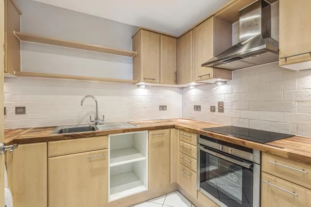 Station Approach, Woking, GU22, photo 5
