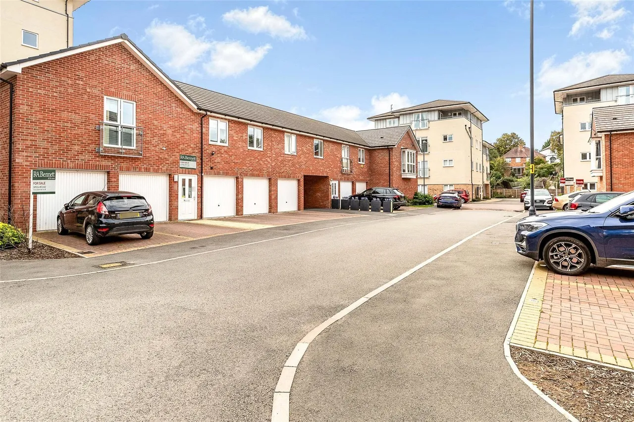2 bed flat for sale, Andrews Close, Warwick, CV34