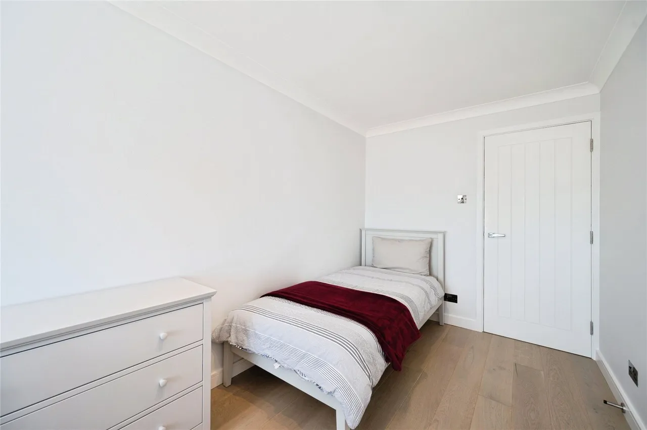 Southwood Road, Hayling Island, PO11, photo 11
