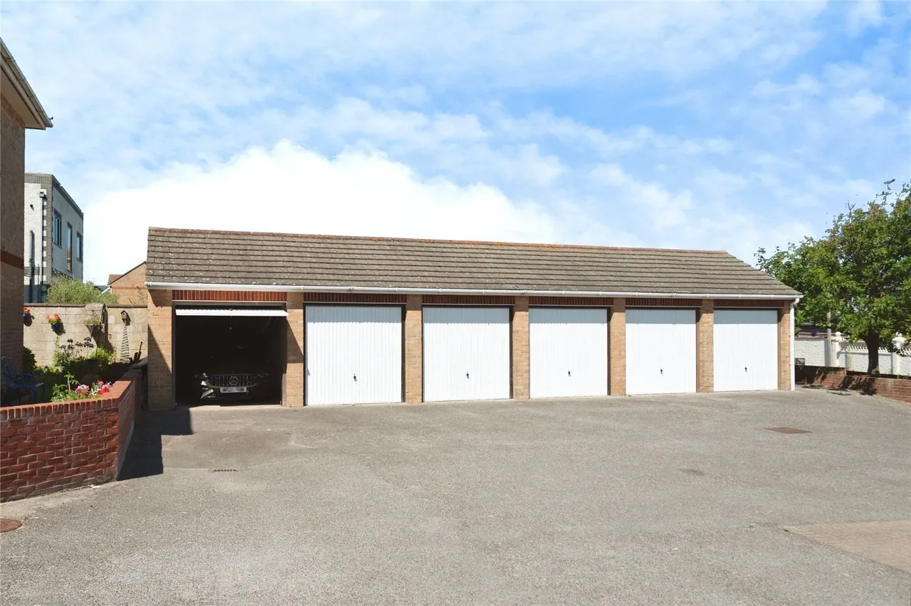 Southwood Road, Hayling Island, PO11, photo 16