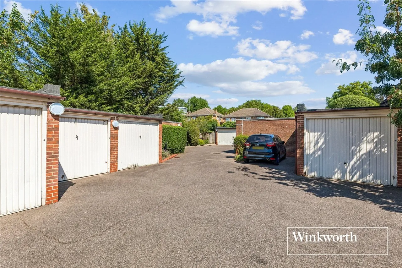 Hendon Lane, London, N3, photo 9