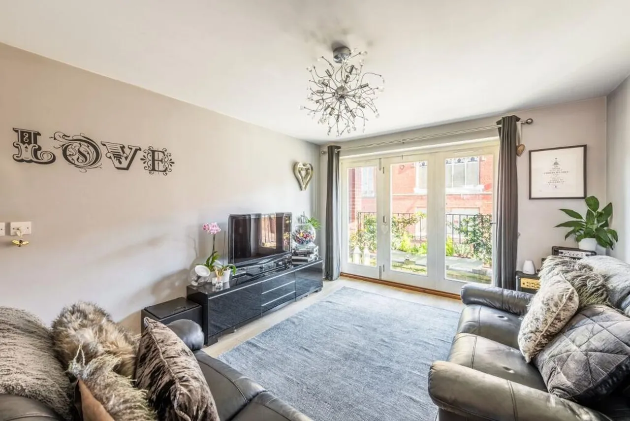 Priory Mews, Haywards Heath, RH16, photo 4