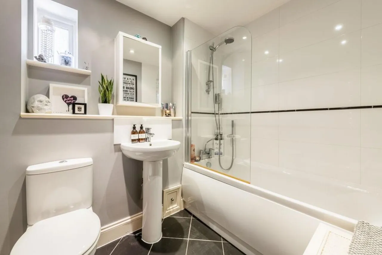 Priory Mews, Haywards Heath, RH16, photo 8