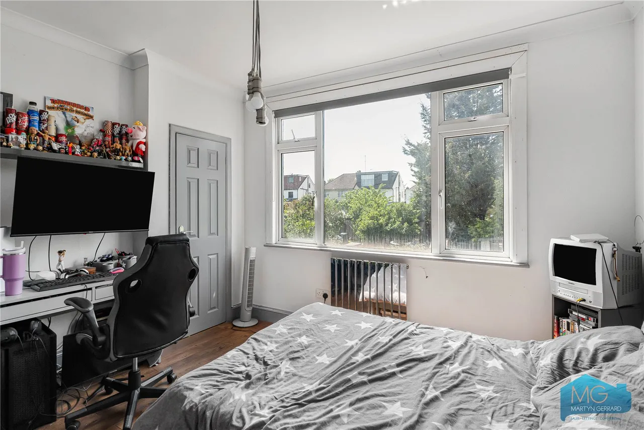 Petworth Road, London, N12, photo 21
