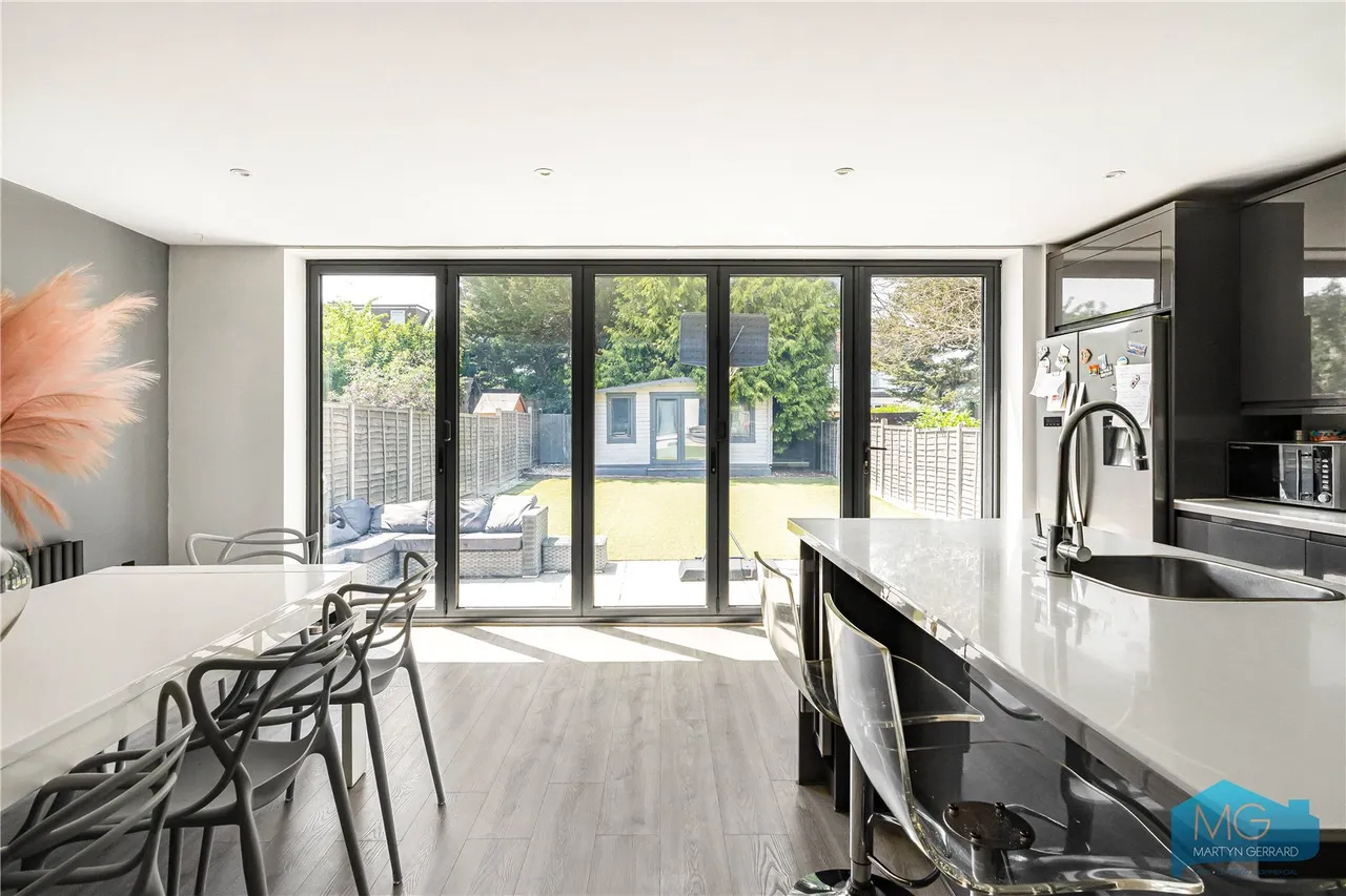 Petworth Road, London, N12, photo 13