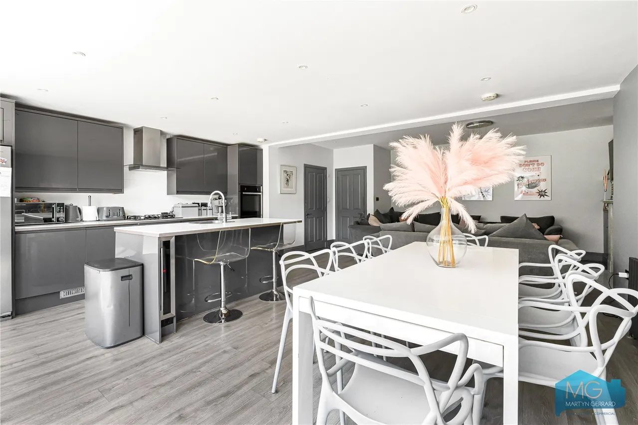 Petworth Road, London, N12, photo 15