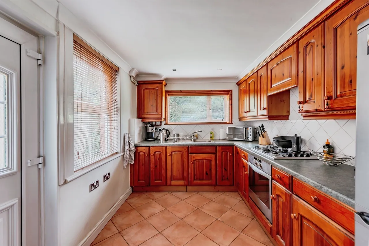 Malthouse Road, Crawley, RH10, photo 2