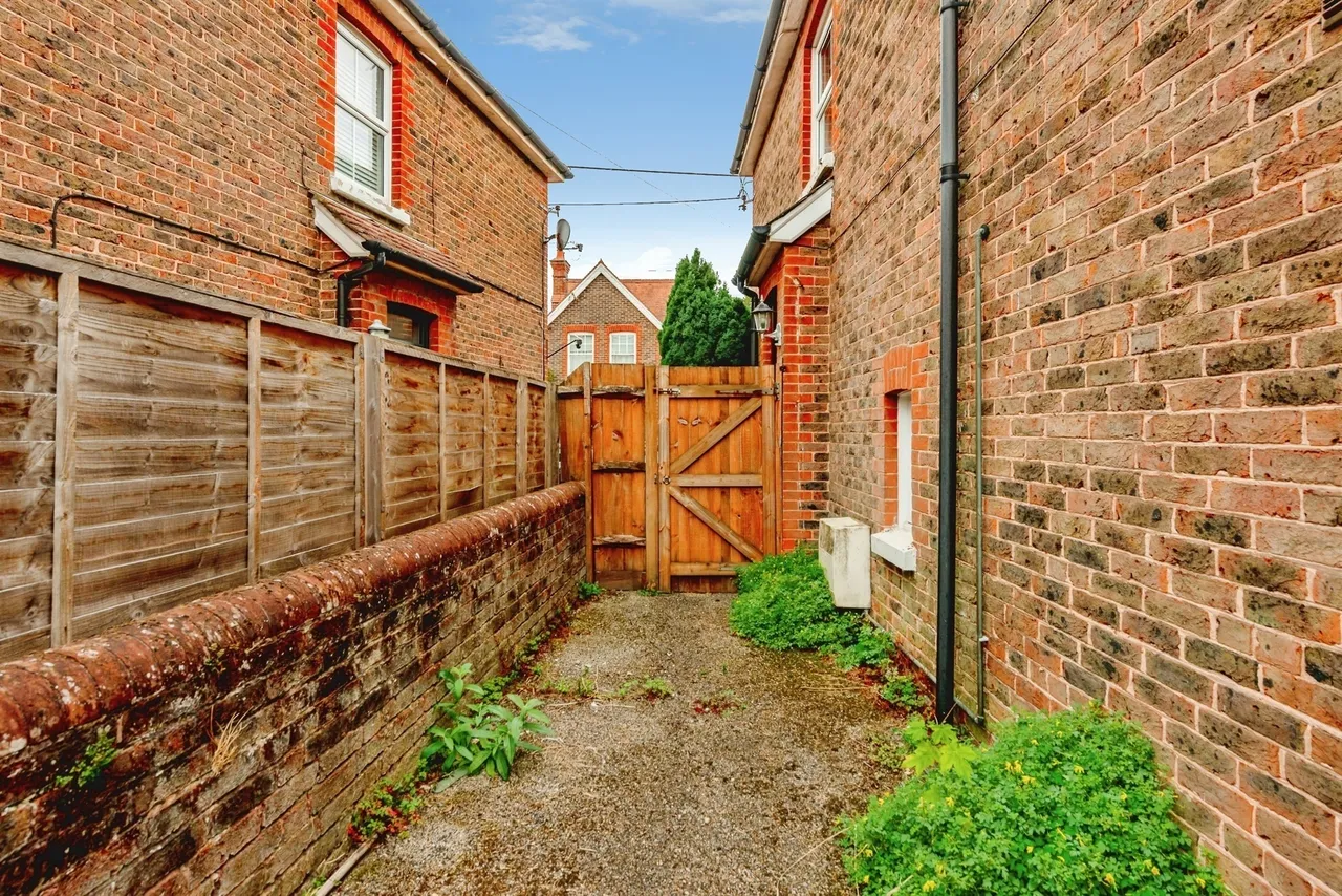Malthouse Road, Crawley, RH10, photo 14