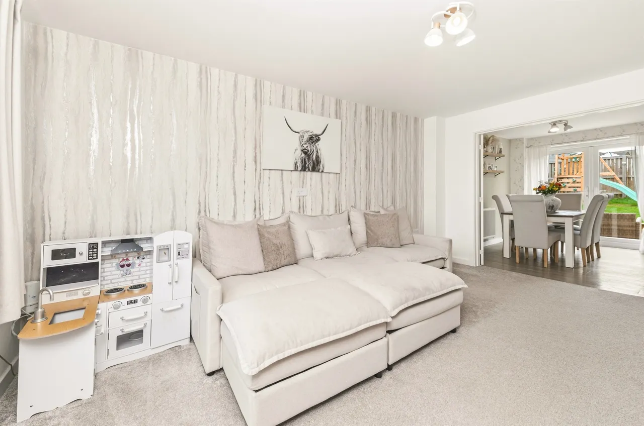 Fieldway Rise, Huddersfield, HD4, photo 3