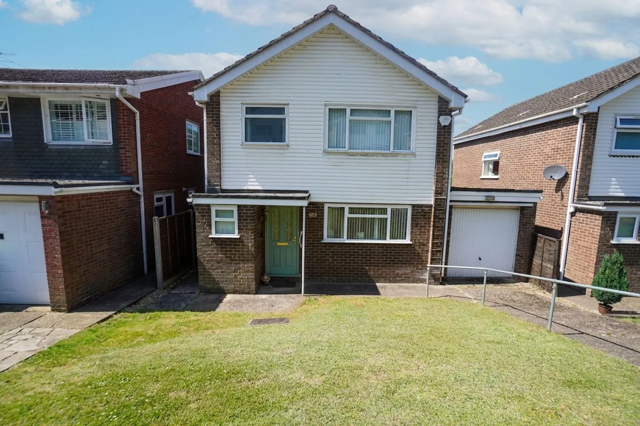 3 bed house for sale, Laurel Drive, High Wycombe, HP11