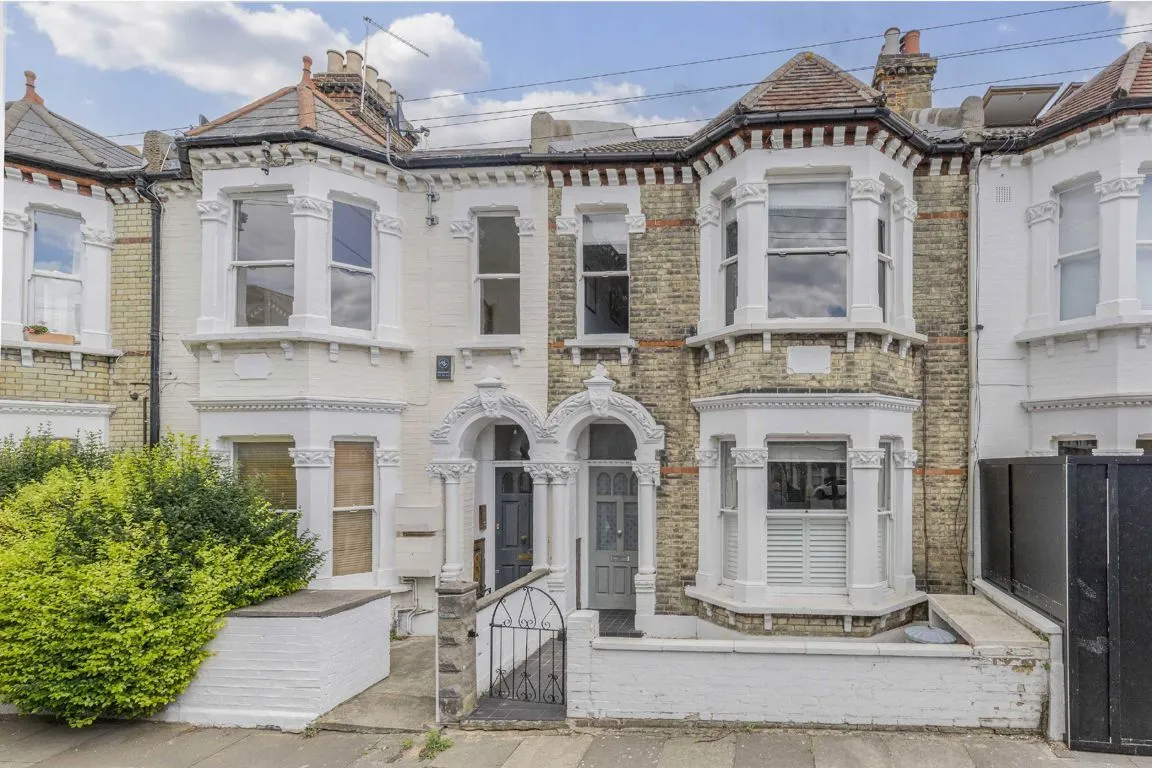 3 bed property for sale, Thirsk Road, SW11