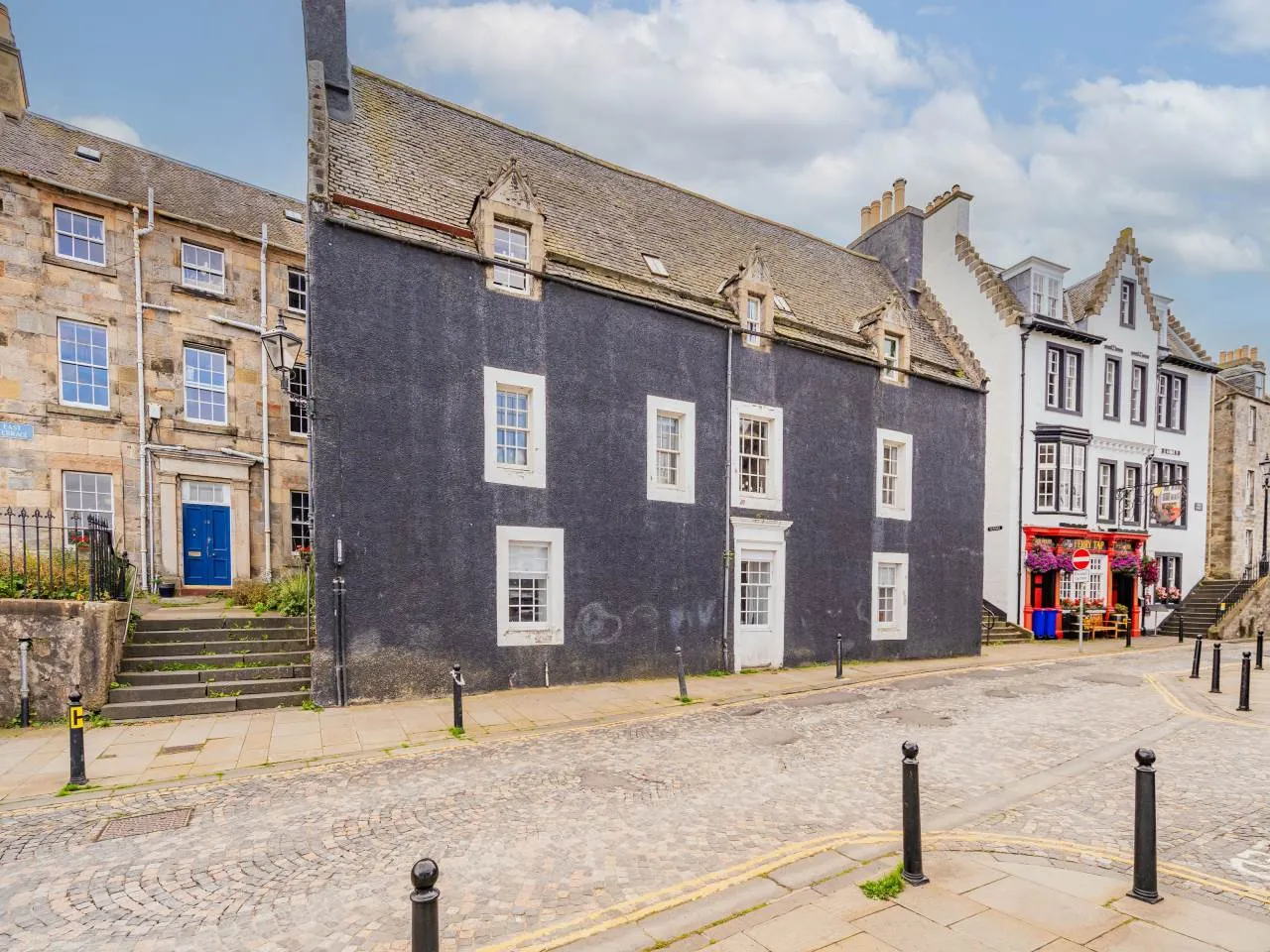 2 bed flat to rent, High Street, South Queensferry, EH30
