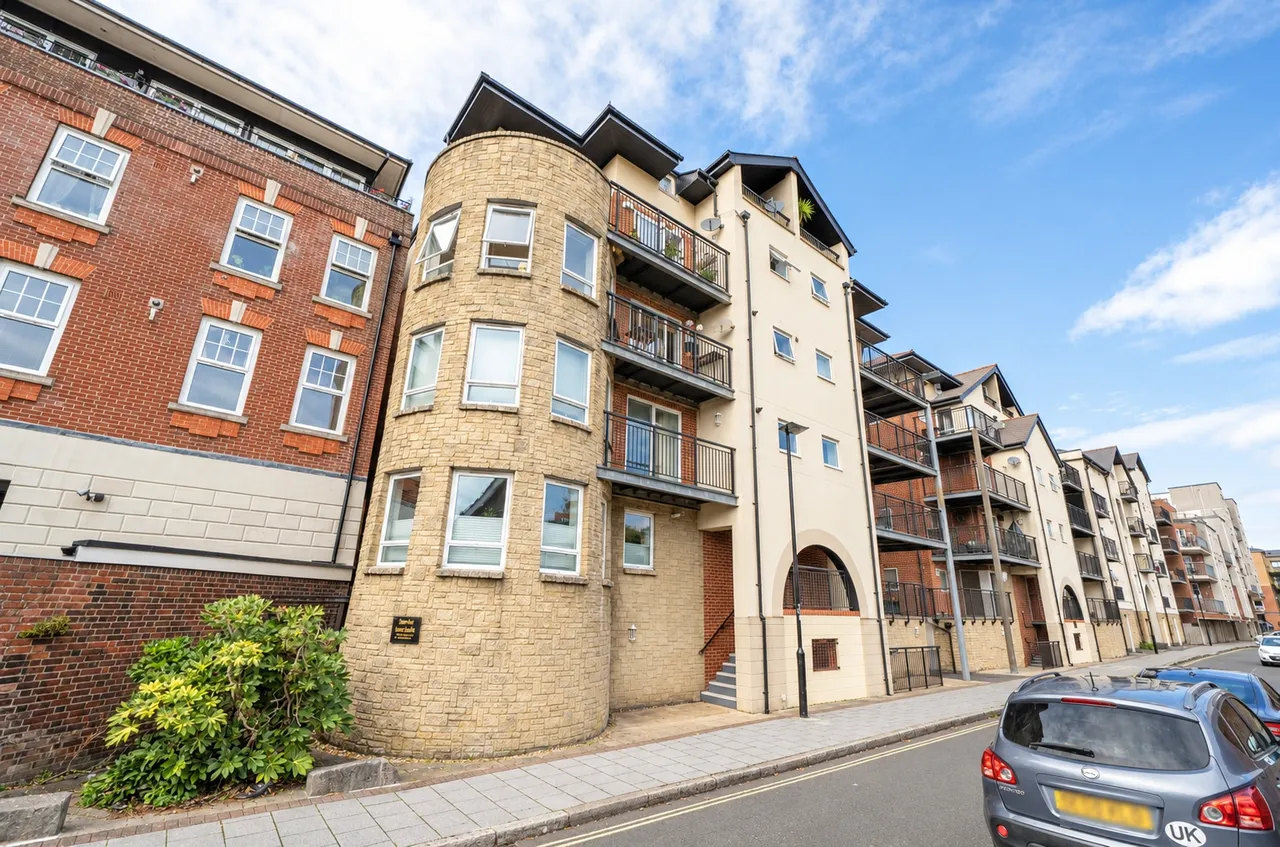 2 bed flat for sale, Lower Canal Walk, Southampton, SO14