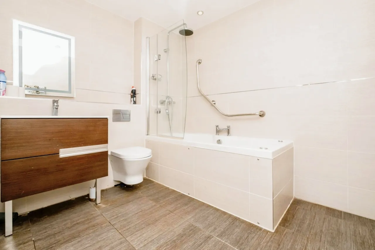 Warwick Road, Solihull, B91, photo 11