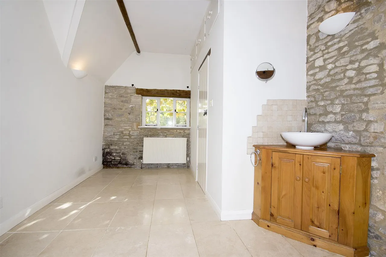 Church Road, North Leigh, OX29, photo 3