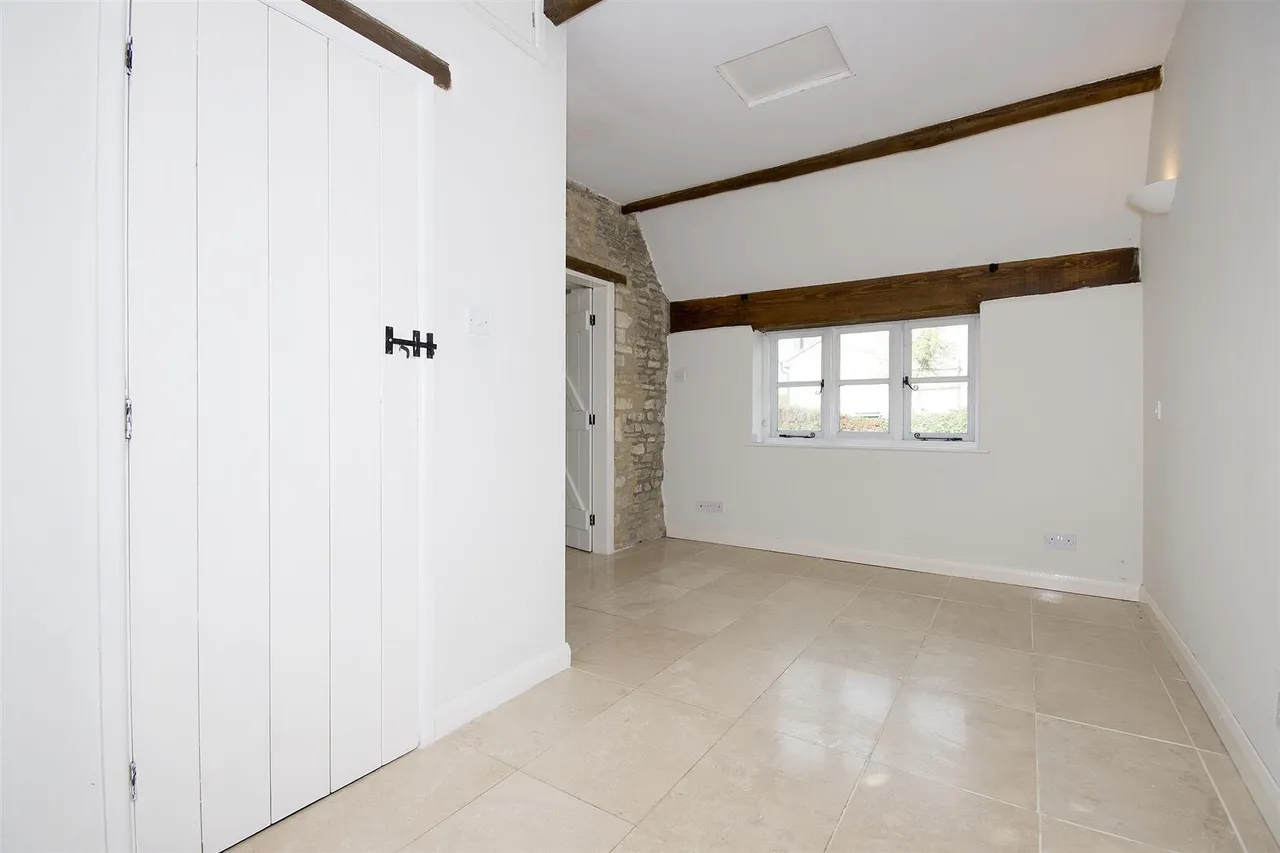 Church Road, North Leigh, OX29, photo 2