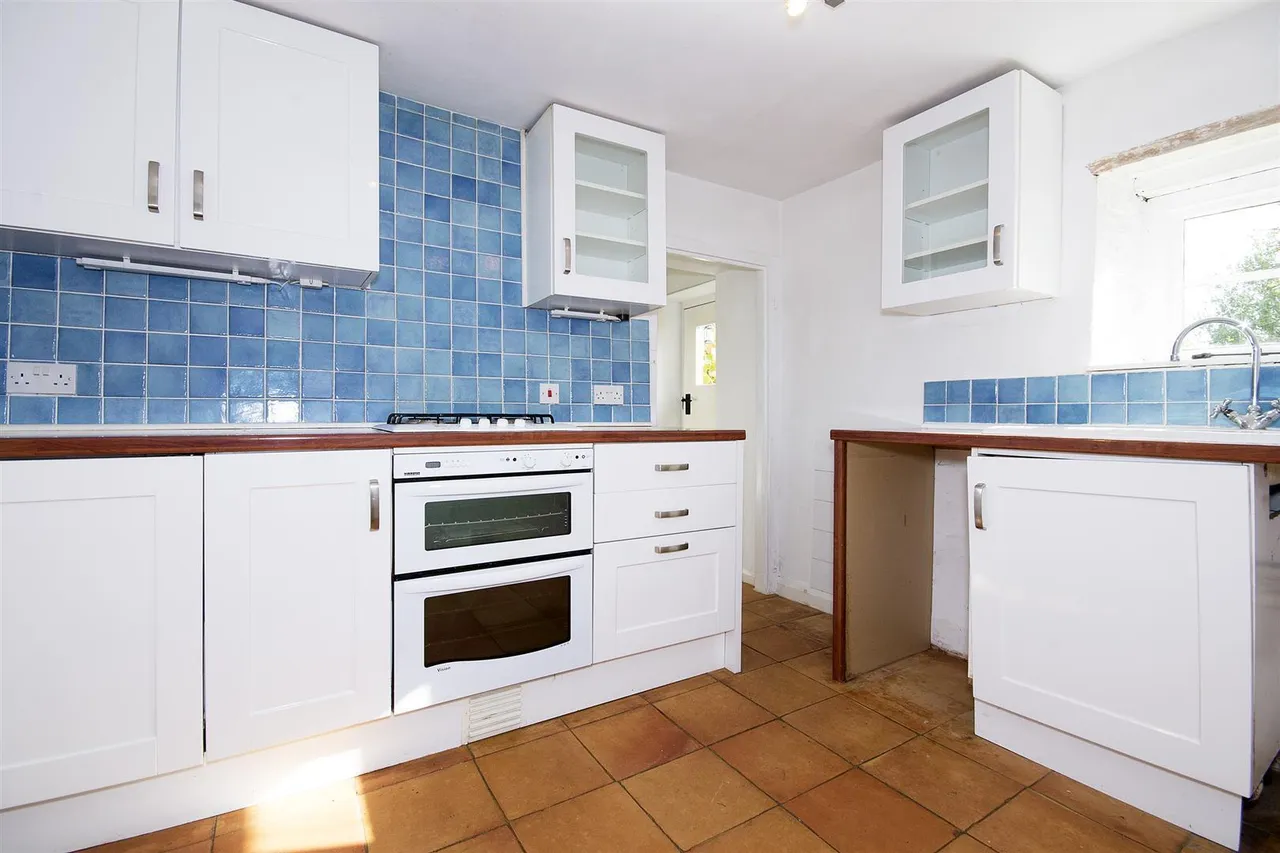 Church Road, North Leigh, OX29, photo 4