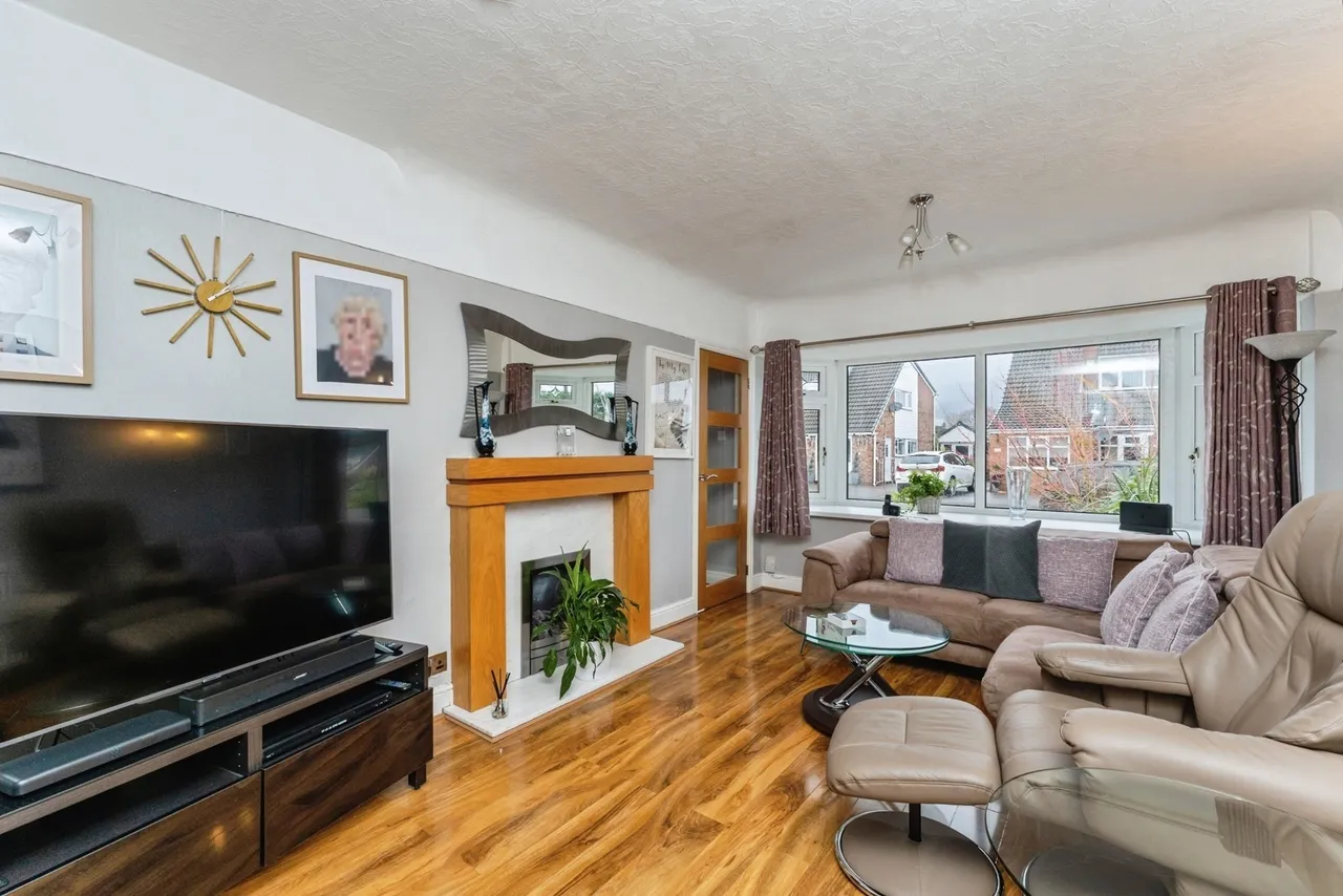 Adam Avenue, Great Sutton, CH66, photo 3