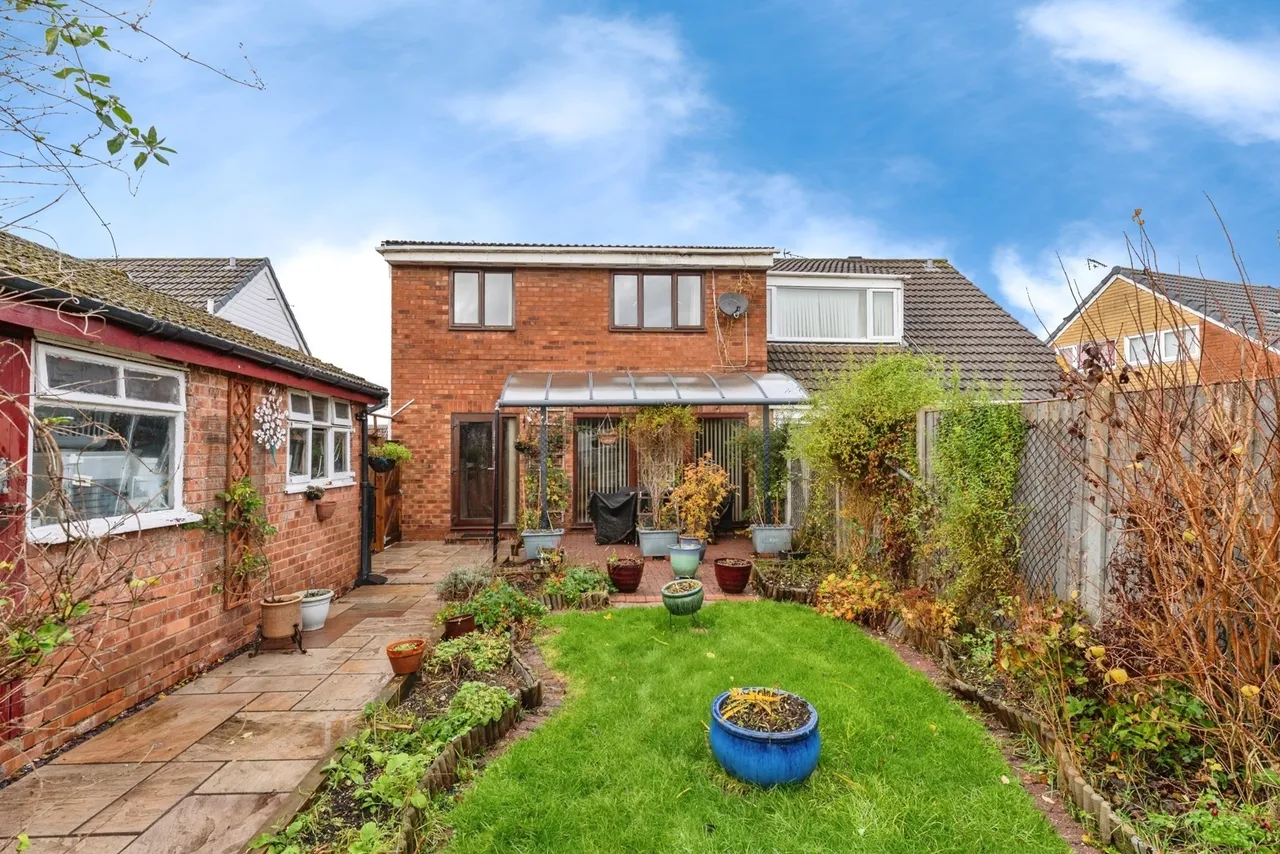 Adam Avenue, Great Sutton, CH66, photo 19