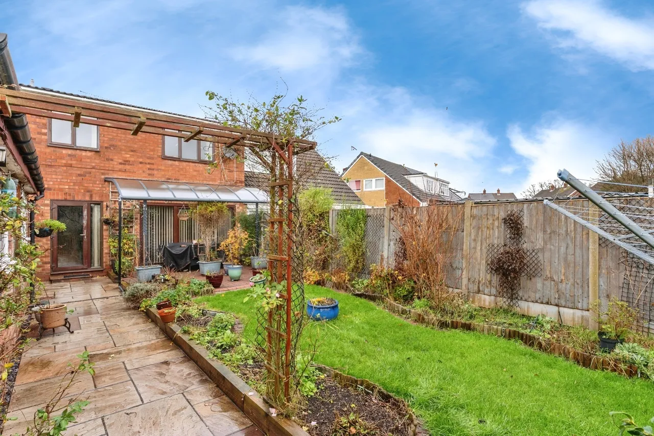 Adam Avenue, Great Sutton, CH66, photo 20