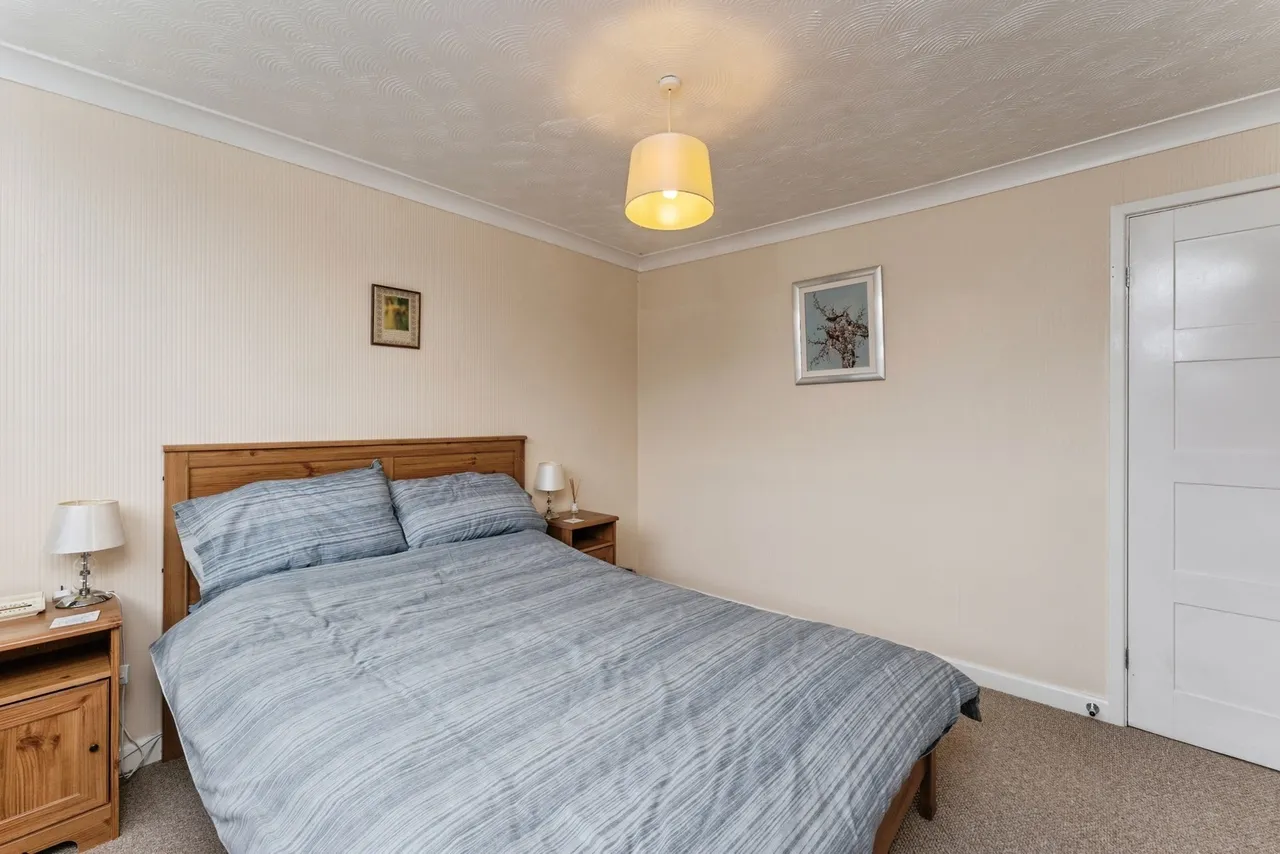 Adam Avenue, Great Sutton, CH66, photo 16