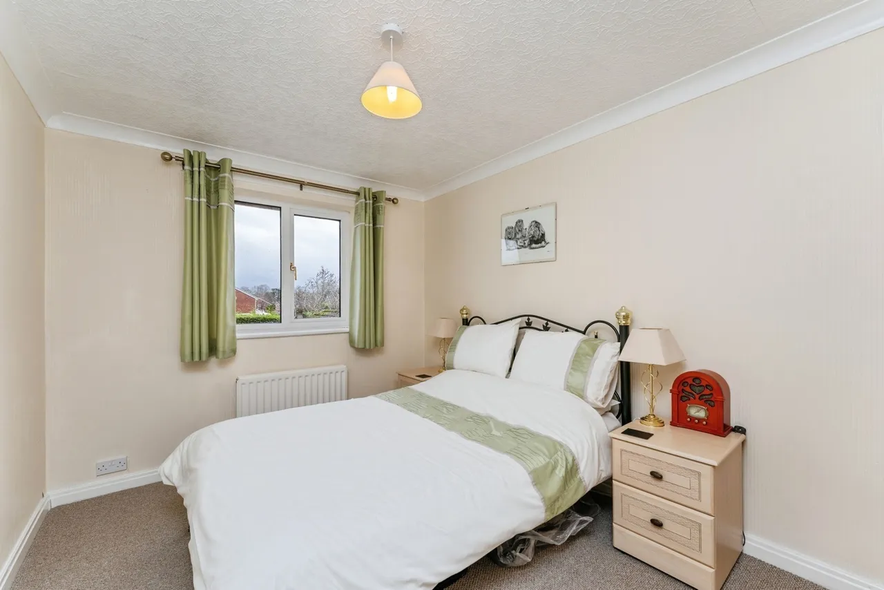 Adam Avenue, Great Sutton, CH66, photo 18