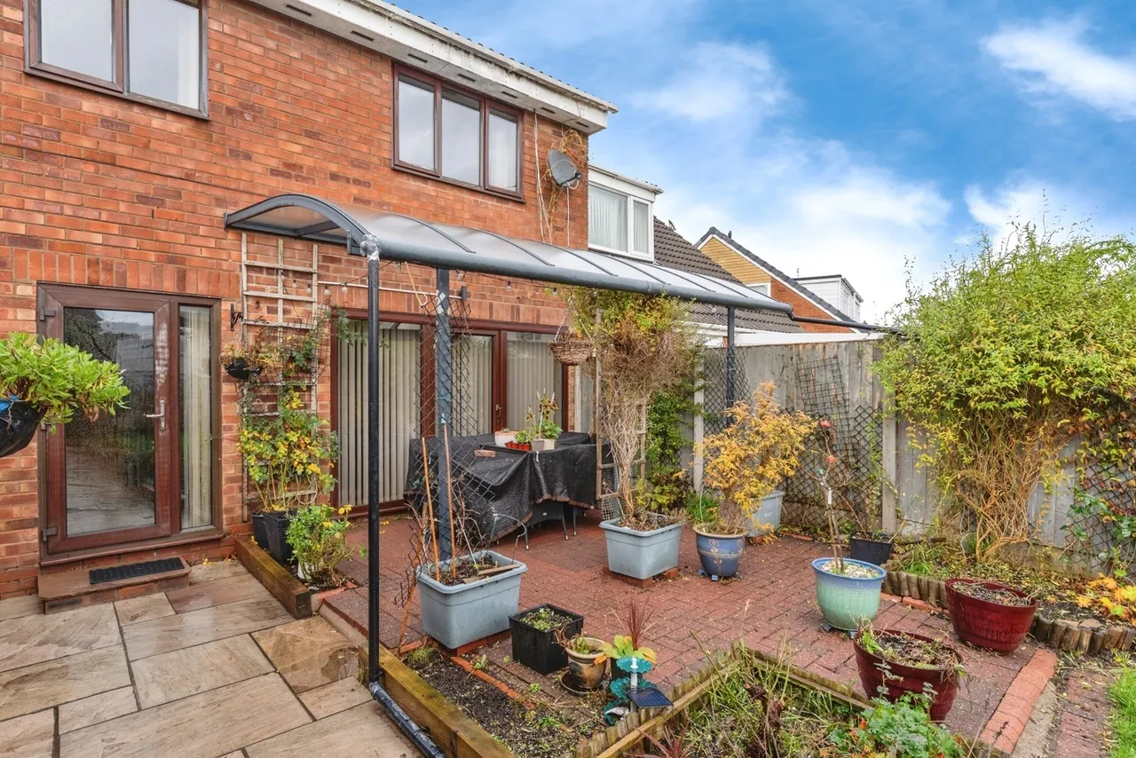 Adam Avenue, Great Sutton, CH66, photo 11