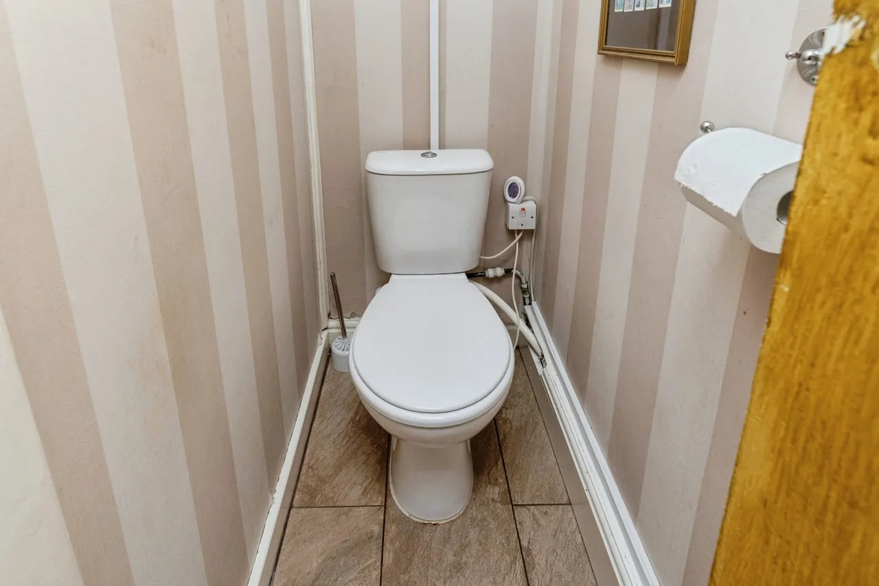 Adam Avenue, Great Sutton, CH66, photo 10