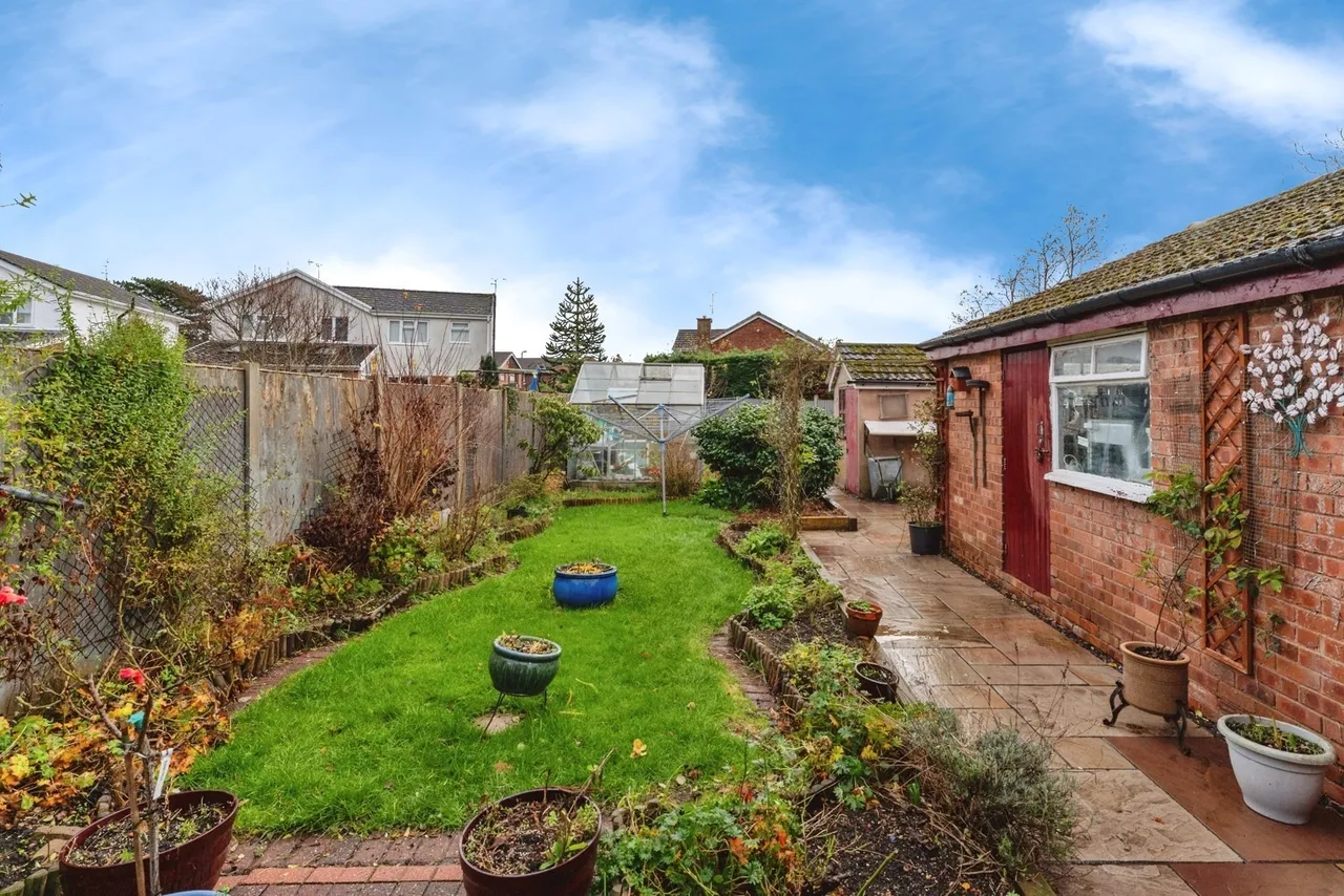 Adam Avenue, Great Sutton, CH66, photo 5