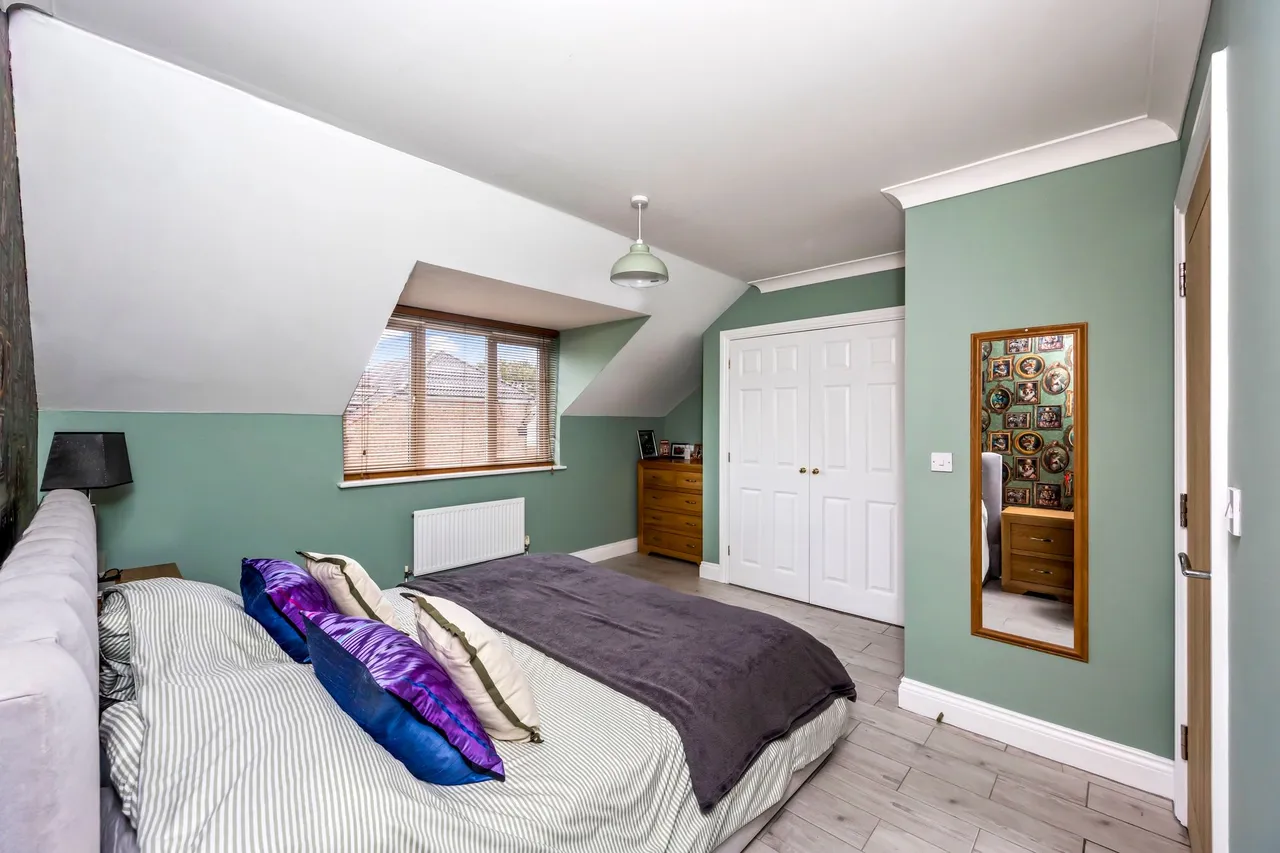 Dew Pond Close, Horsham, RH13, photo 10