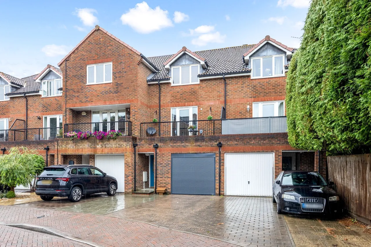 Dew Pond Close, Horsham, RH13, photo 17