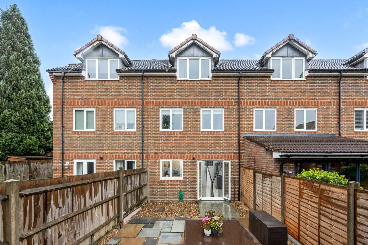 Dew Pond Close, Horsham, RH13, photo 18