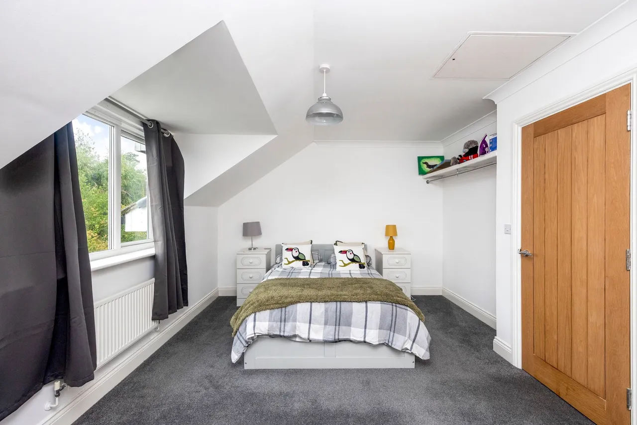 Dew Pond Close, Horsham, RH13, photo 12