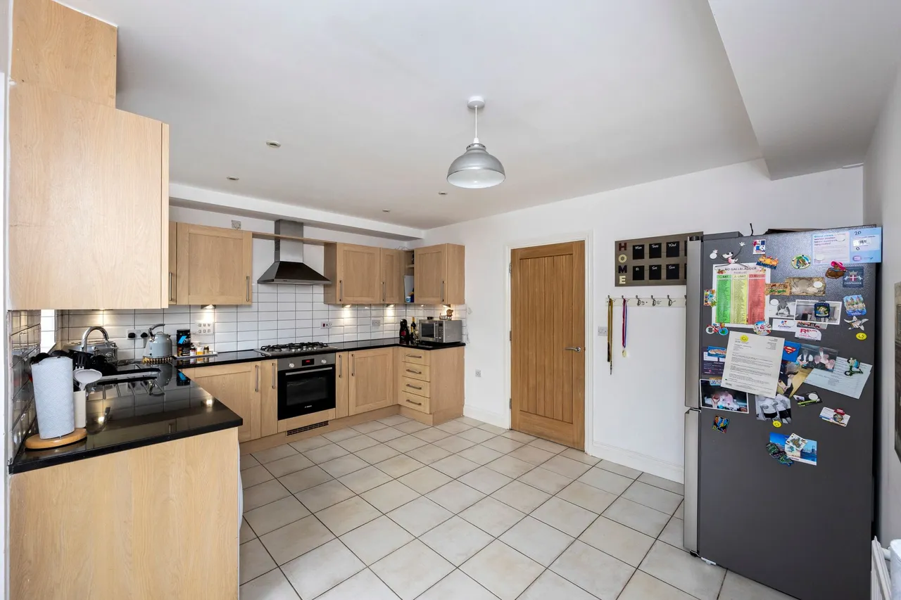 Dew Pond Close, Horsham, RH13, photo 6