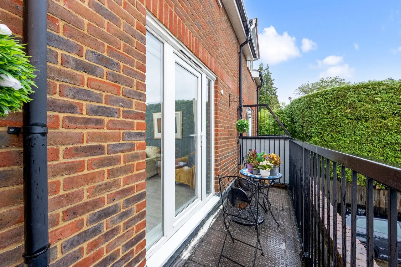 Dew Pond Close, Horsham, RH13, photo 16